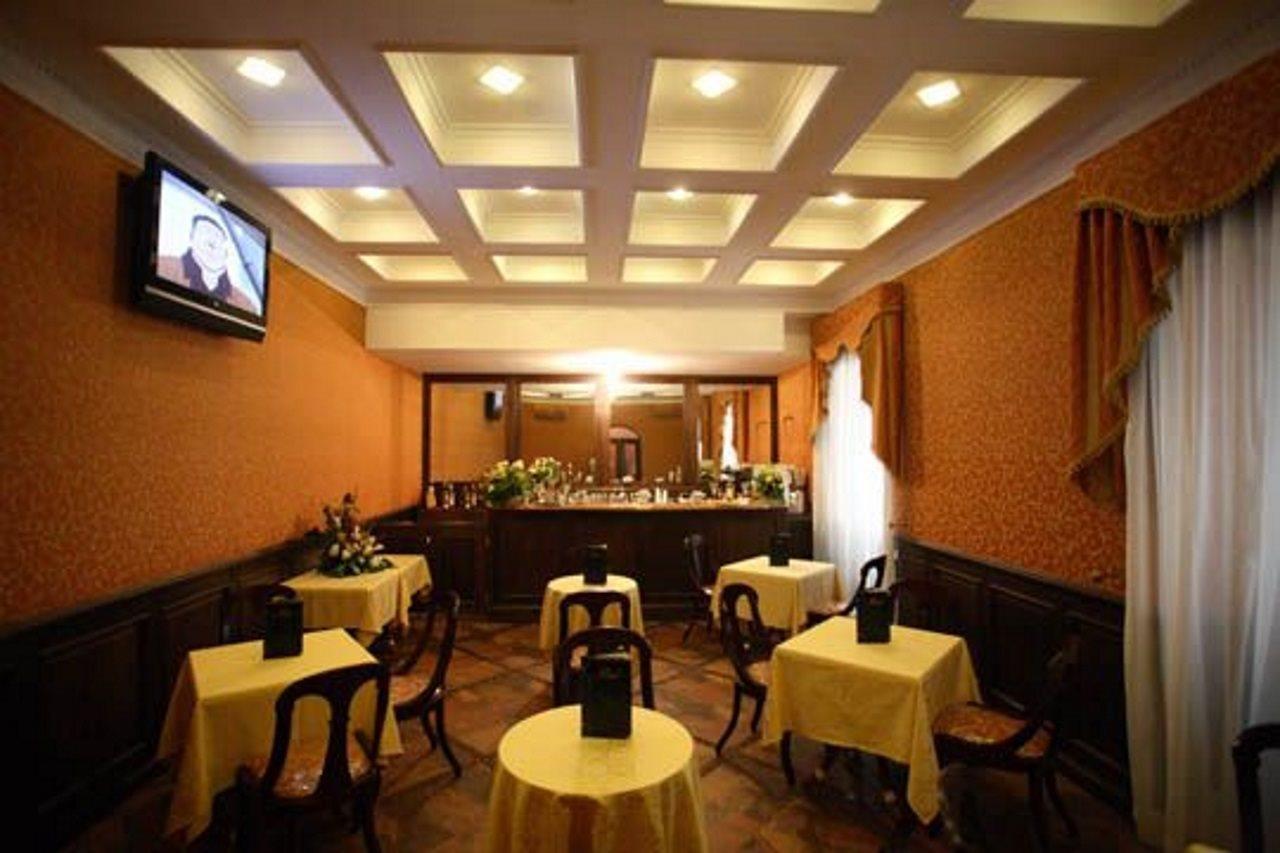 Guiren Dal 1959 Hotel Napoli Restoran foto